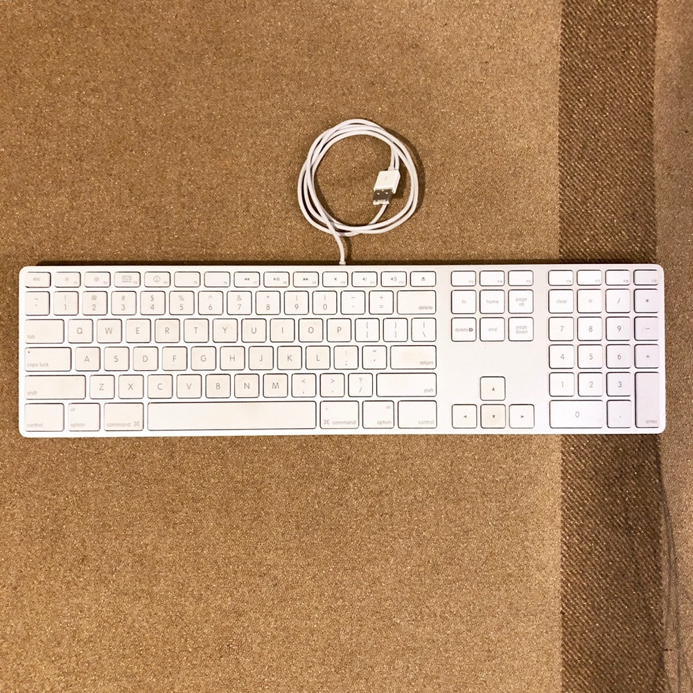 SOLD // Apple keyboard with numeric keypad